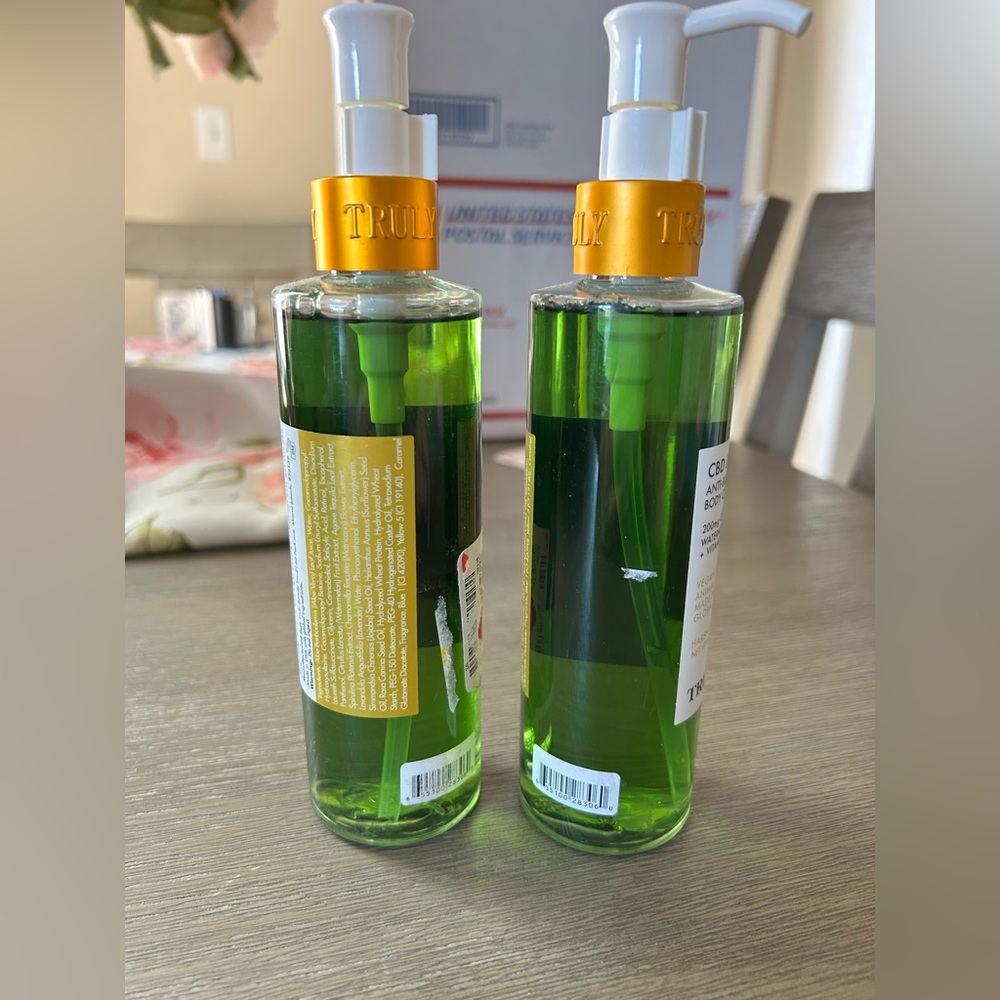 TRULY Jelly Anti-Blemish Body Cleanser - Picture 2 of 3